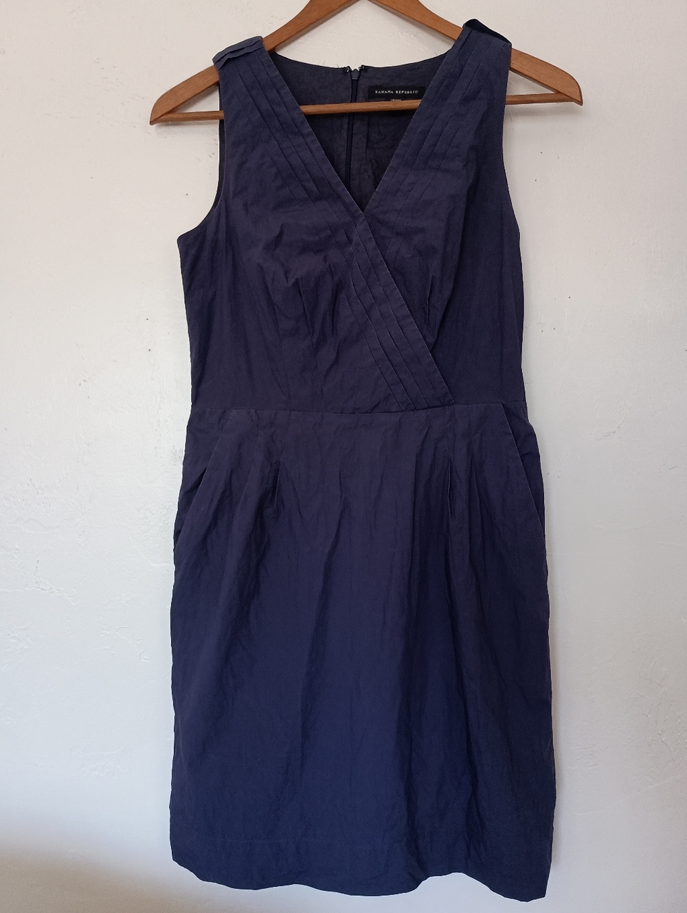 Banana Republic 100% Cotton Navy V-Neck Pleated Sheath Dress